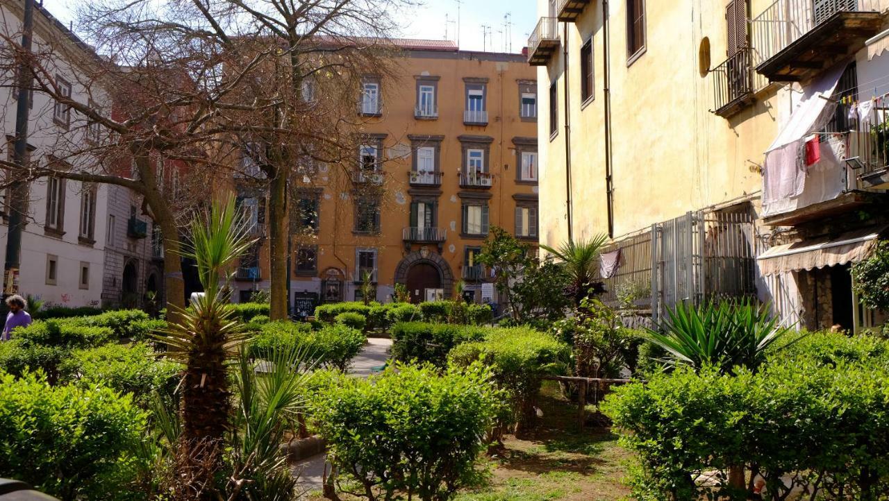 Domus Donnaregina Apartments Napoli Bagian luar foto