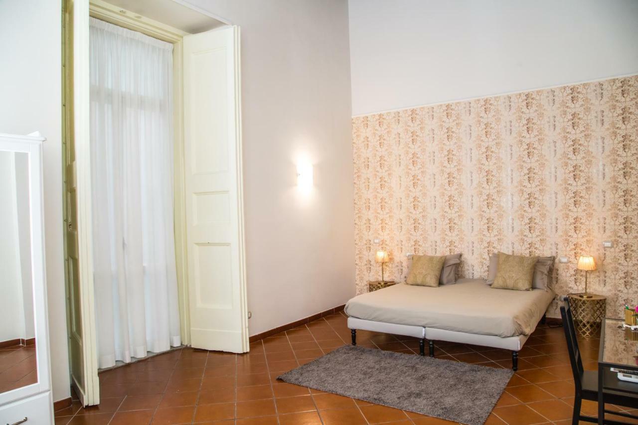 Domus Donnaregina Apartments Napoli Bagian luar foto