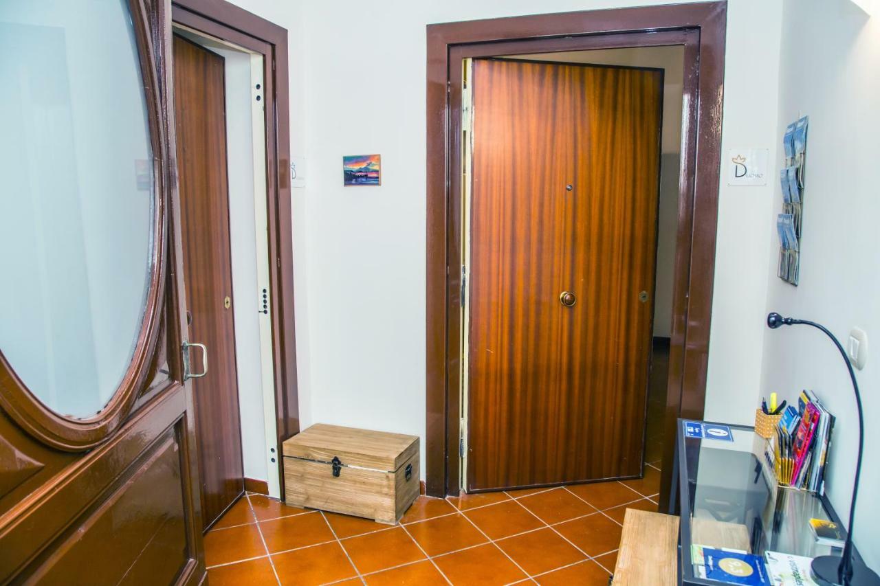 Domus Donnaregina Apartments Napoli Bagian luar foto