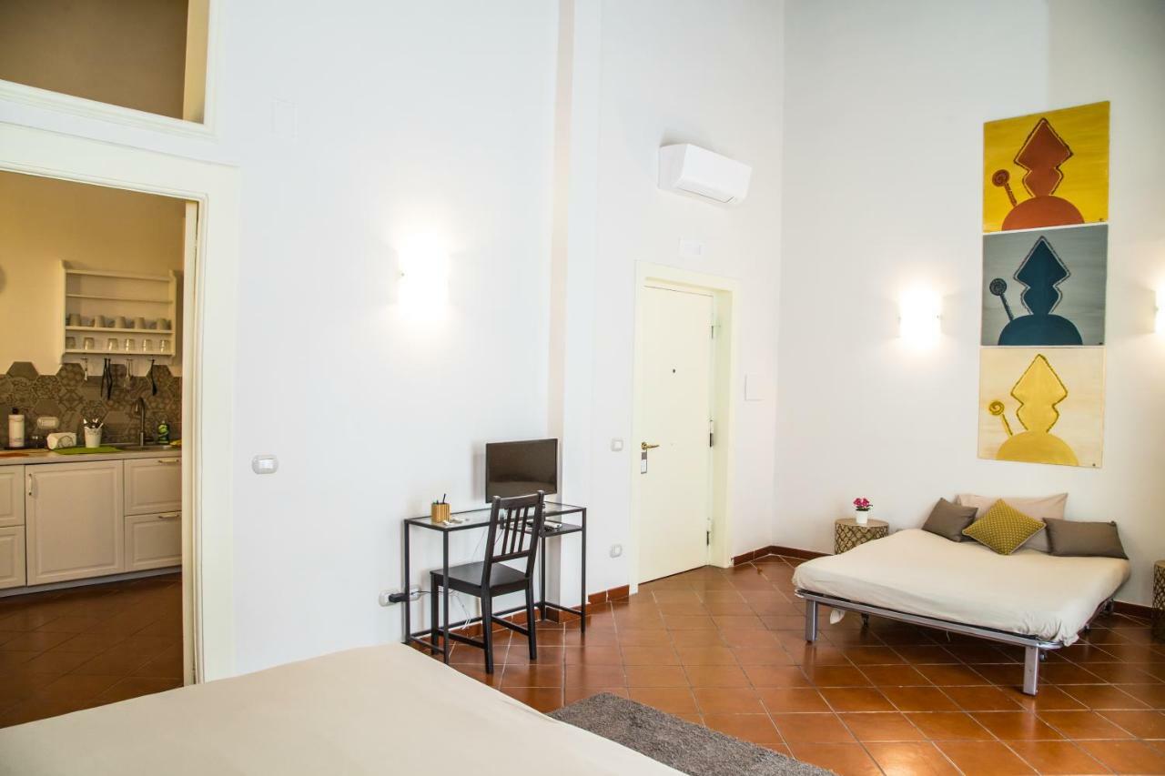 Domus Donnaregina Apartments Napoli Bagian luar foto
