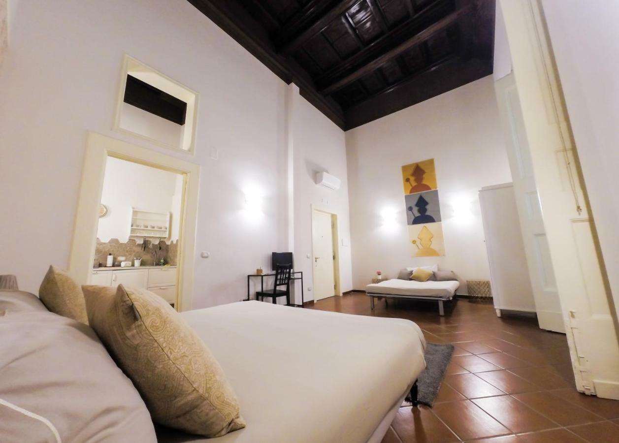 Domus Donnaregina Apartments Napoli Bagian luar foto