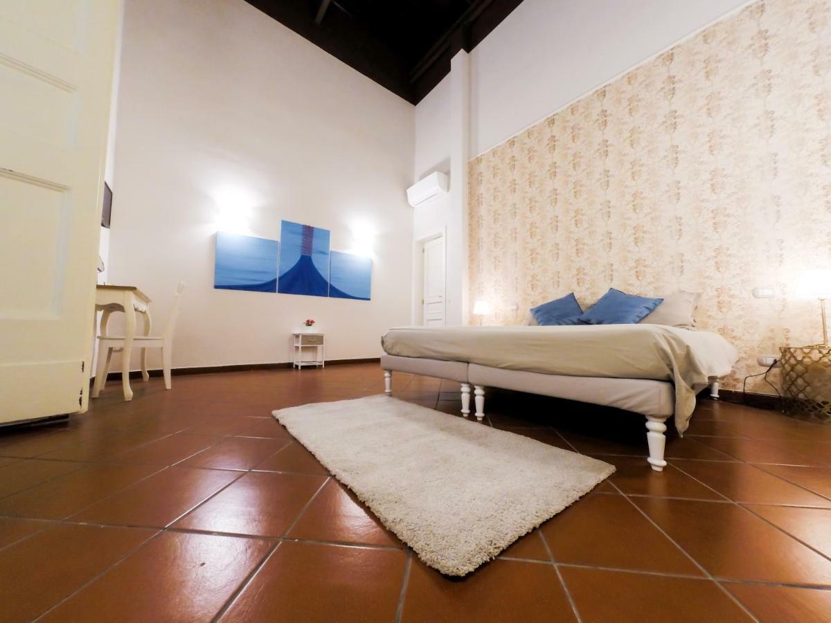 Domus Donnaregina Apartments Napoli Bagian luar foto