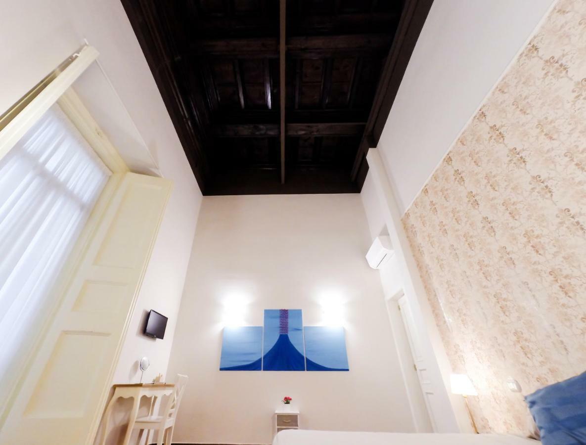 Domus Donnaregina Apartments Napoli Bagian luar foto