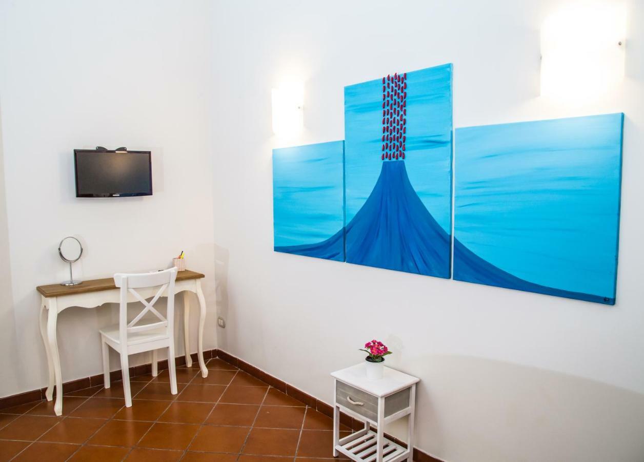 Domus Donnaregina Apartments Napoli Bagian luar foto