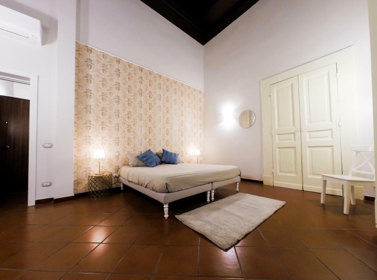 Domus Donnaregina Apartments Napoli Bagian luar foto