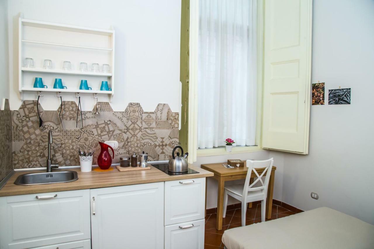 Domus Donnaregina Apartments Napoli Bagian luar foto